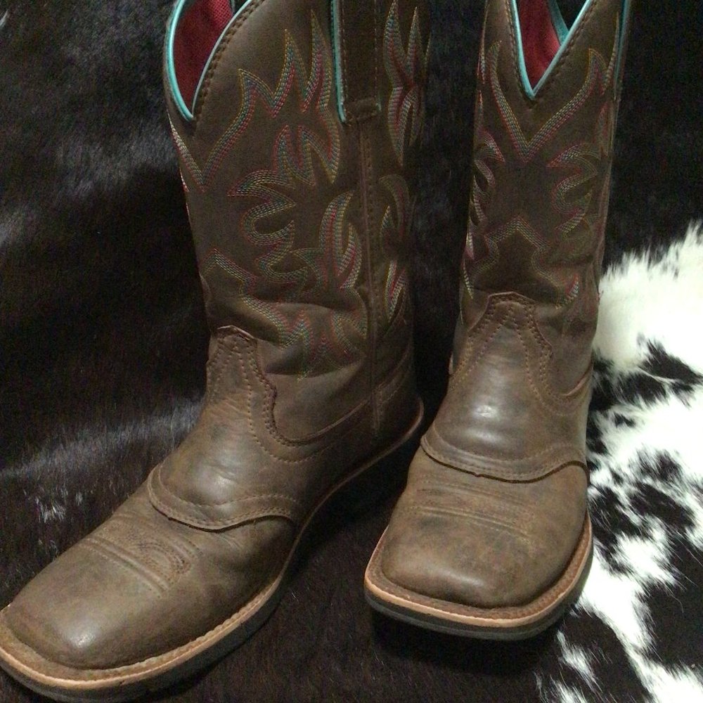 Beautiful Ariat Cowgirl Boots